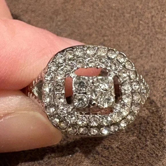 Fashion Ring in silver tone never worn Women’s size 9 - Picture 2 of 7